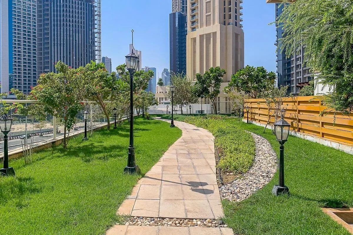 Frank Porter - Mon Reve Dubai