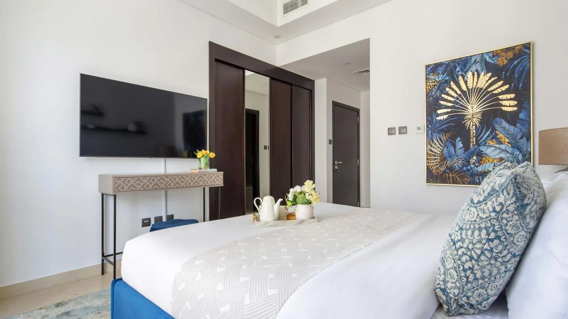 Frank Porter - Mon Reve Dubai Apartment