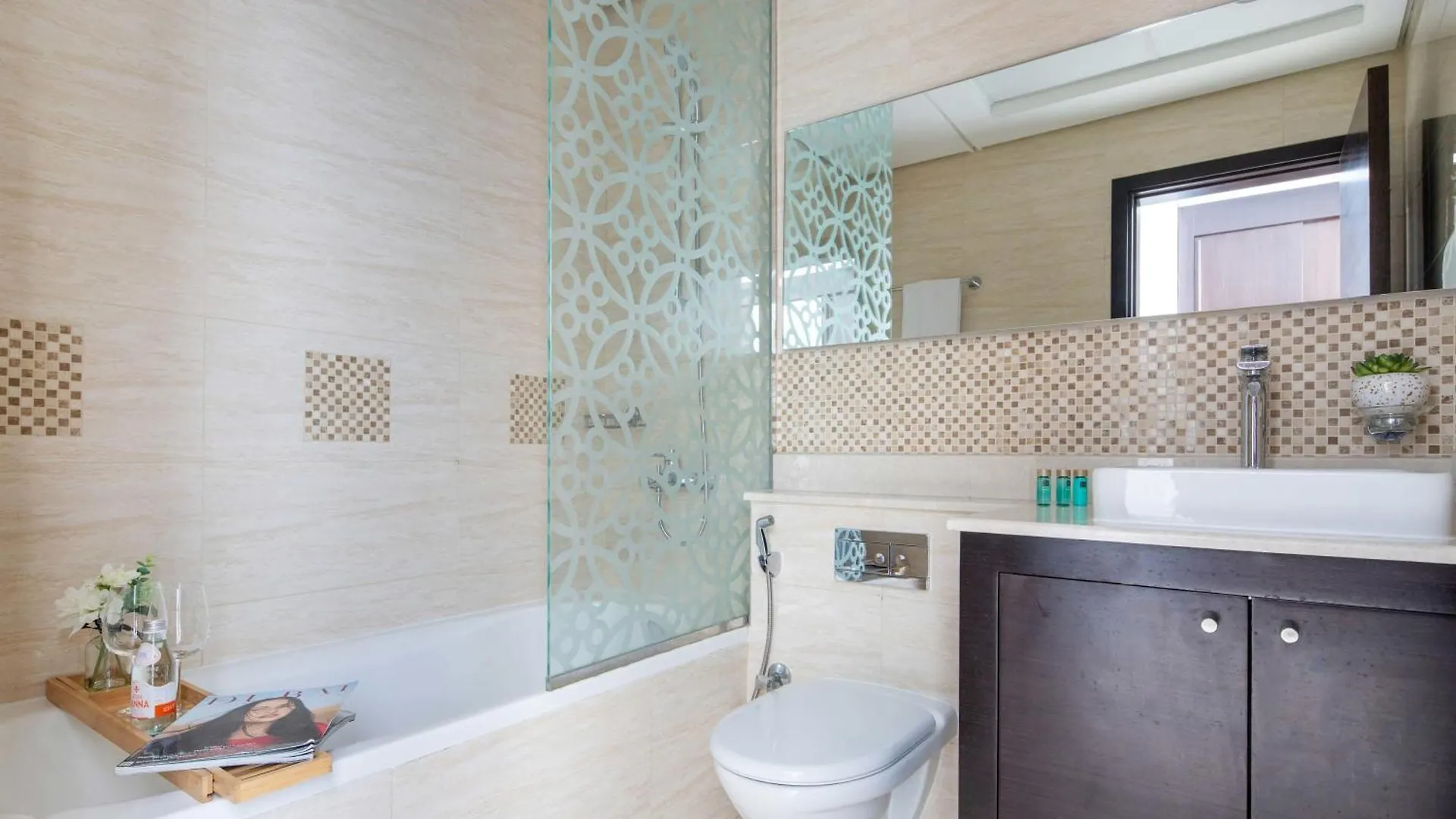 Frank Porter - Mon Reve Dubai Apartment